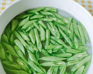 四季豆角的浇水方法（豆角的生长环境与浇水技巧）