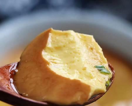 米汤浇花的奇效——美丽花园从餐厨废弃物开始（米汤浇花的作用与方法，让你的花儿更加茂盛）