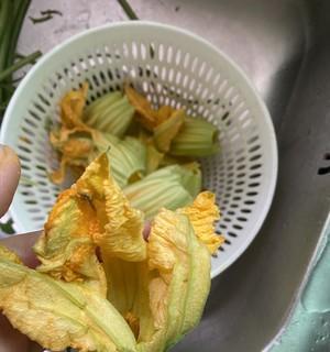 南瓜花的营养价值和食用方法（南瓜花可以食用，如何正确地吃南瓜花？）