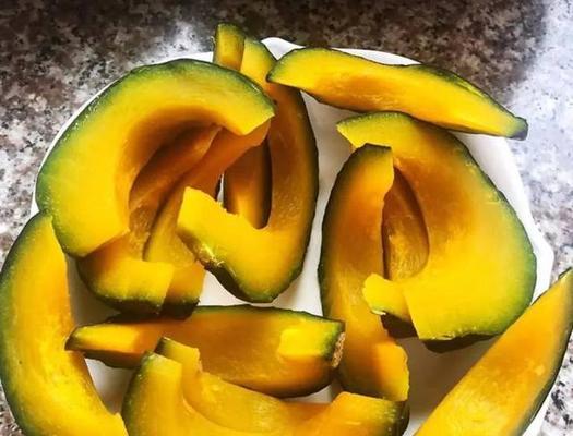 南瓜如何判断熟熟透透？（掌握这些小技巧，南瓜煮得更好吃）