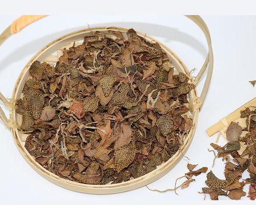 金线莲叶子发卷的奇妙效果（探秘金线莲叶子发卷的原理与使用技巧）